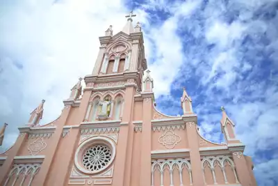 ทัวร์ดานัง โบสถ์คริสต์สีชมพู (Danang Cathedral) Image12