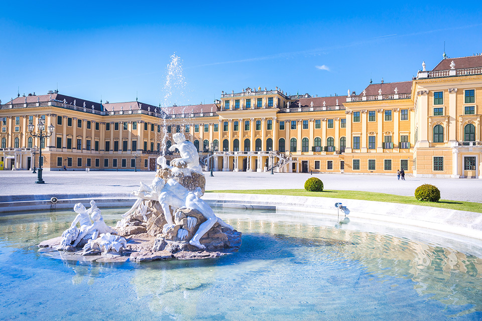 ทัวร์ออสเตรีย พระราชวังเชินบรุนน์ (Schoenbrunn Palace) Image9