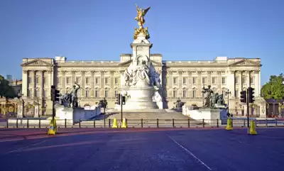 ทัวร์ลอนดอน พระราชวังบักกิงแฮม (Buckingham Palace) Image8