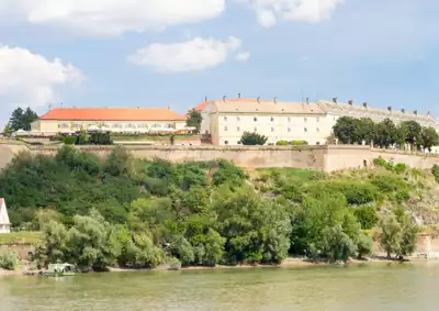 ทัวร์เซอร์เบีย ป้อมปราการเปโทรวาราดิน (Petrovaradin Fortress) Image11