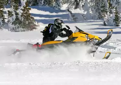 ทัวร์กรีนแลนด์ นั่งสุนัขลากเลื่อน และขี่สโนว์โมบิล (Dog-Sledding and Snowmobile Tours) Image13